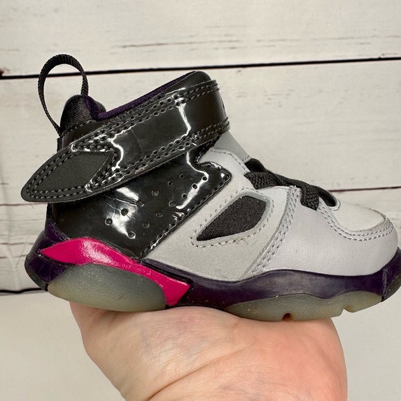 Air Jordan | Light Gray with Black Patent Hi Tops | Baby size 5 - Picture 11 of 13